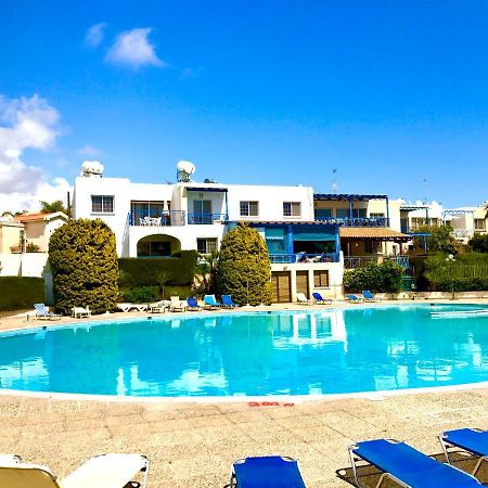 Apartment With Large Pool 레메소스 외부 사진