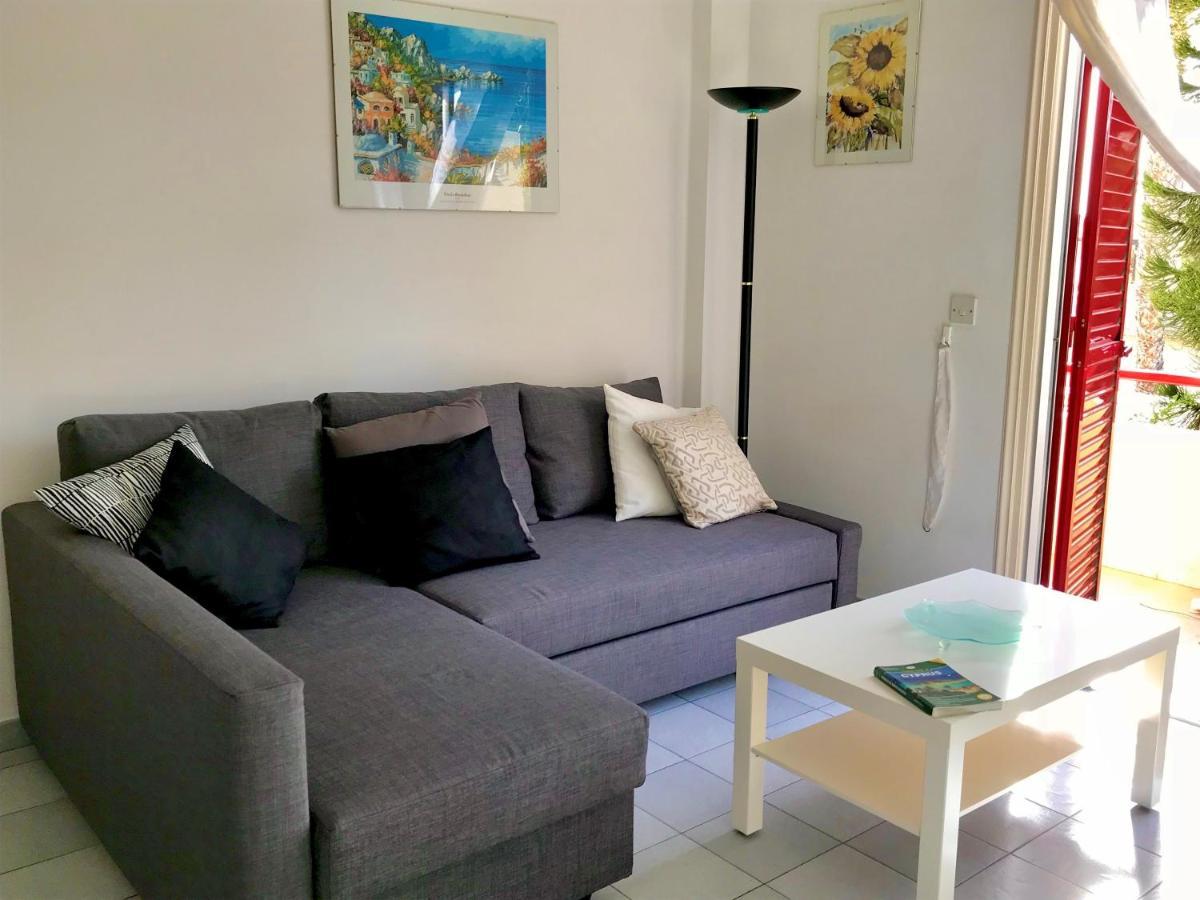 Apartment With Large Pool 레메소스 외부 사진